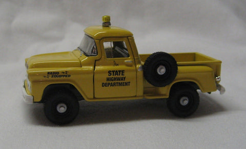 M2 Machines Trucks SPECIAL RELEASE - 1959 GMC Fleet Option 4x4 - Truck 001