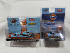# 01276 - 1:64 M2 MiJo Gulf '73 Chevy C30 Hauler + '79 GMC Sierra Lot - 2 Pcs.