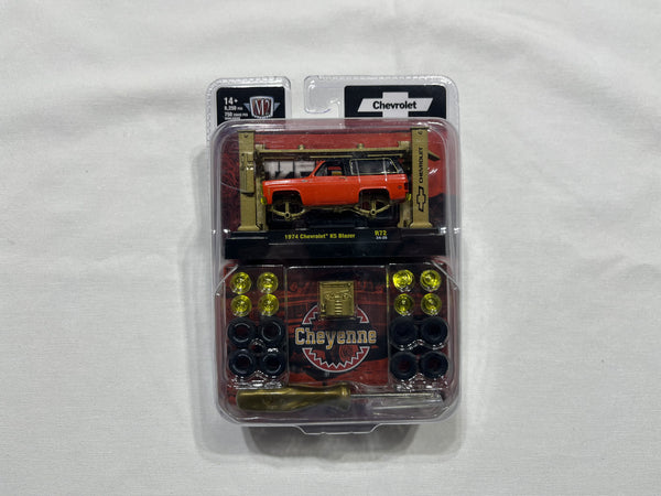 01255 - 1:64 M2 Machines 1974 Chevrolet K5 Blazer R72 Kit Chase