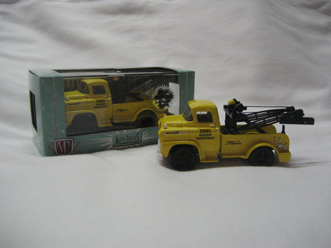 M2 Machines Trucks SPECIAL RELEASE - 1958 Chevrolet LCF Tow Truck - Truck 002